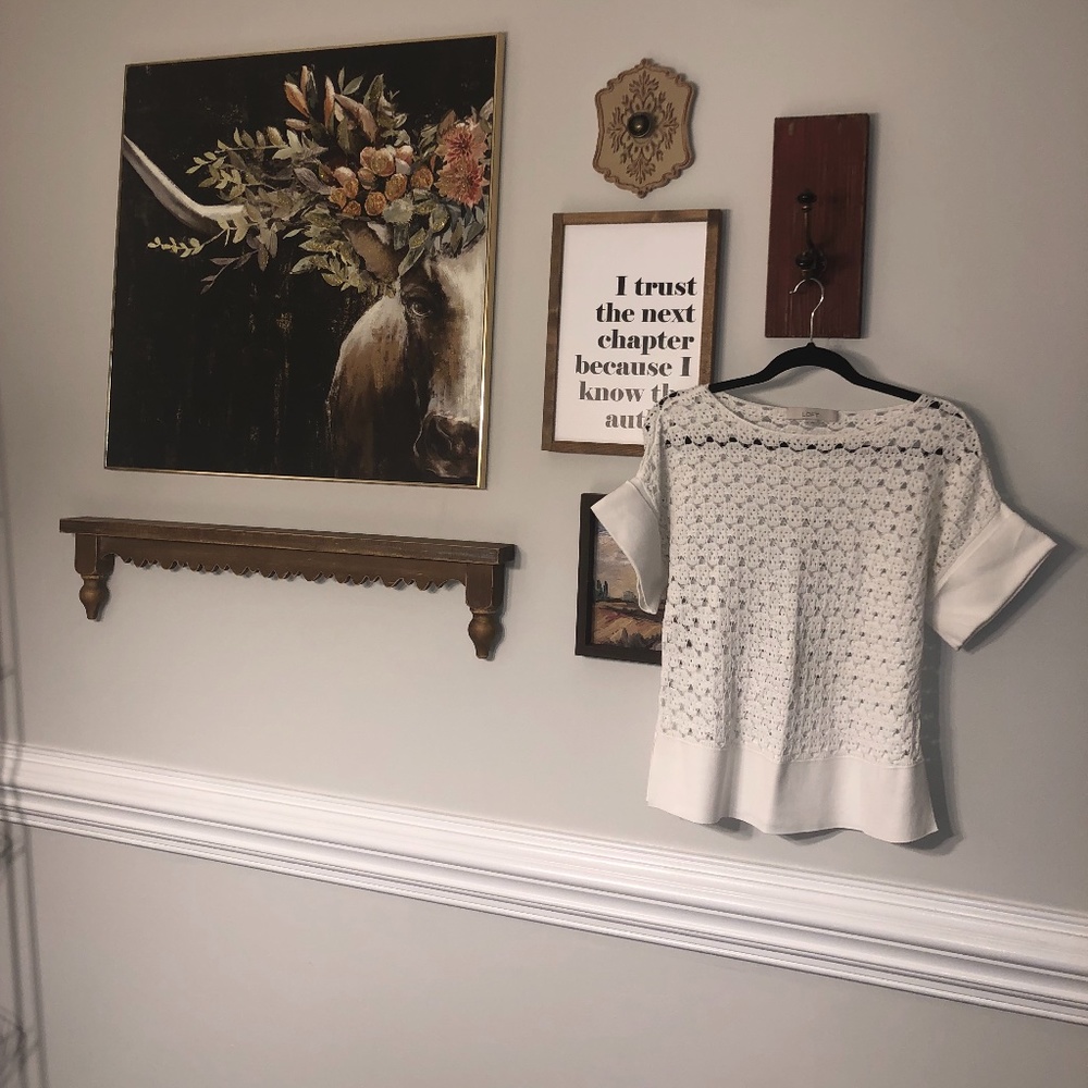 { Beautiful white feminine top for Spring }